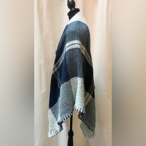 Womens Navy and Off White Reversible Plaid Shawl Wrap - Picture 6 of 10